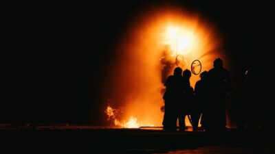 Incendie de l&rsquo;usine Vandemoortele à Torcé : panneaux sandwichs, matières grasses et panache de fumée